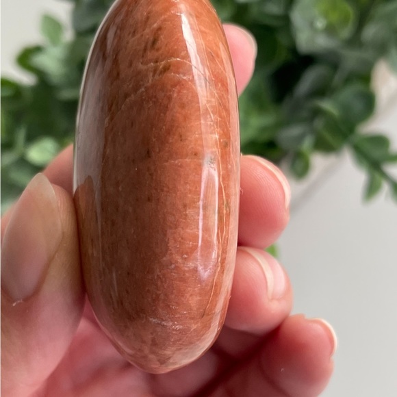 AA Grade Peach Moonstone Meditation Palm Stone - Picture 8 of 14